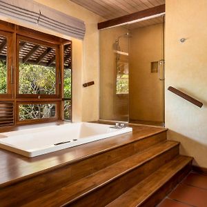 Lagoon Suite Including 60-minute daily treatment